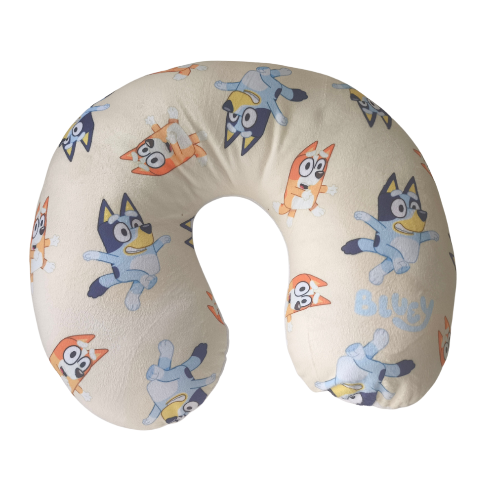 Almofada viagem Bluey - BONECADA