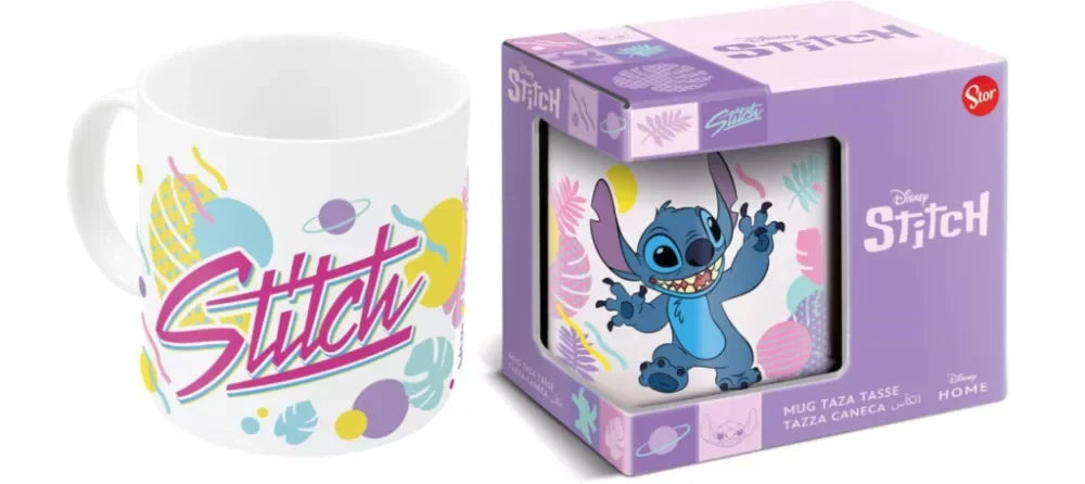 Caneca infantil branca com estampa do Stitch e elementos coloridos, embalagem temática fim de presente.