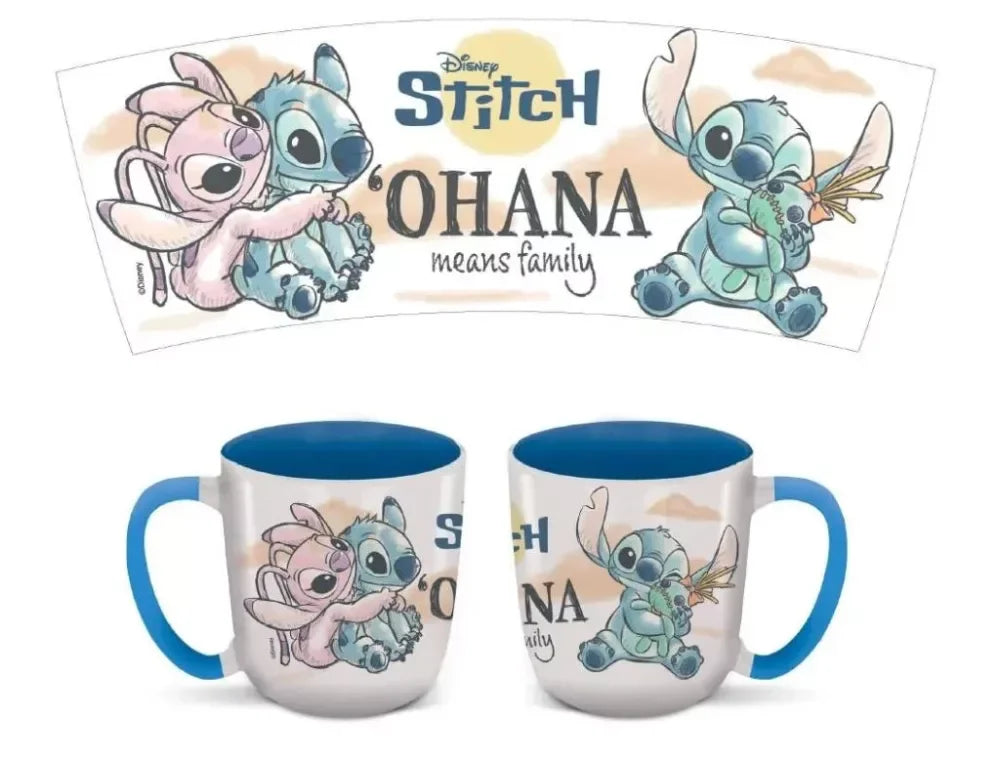 Caneca infantil Stitch Ohana, com personagens animados coloridos e interior azul.