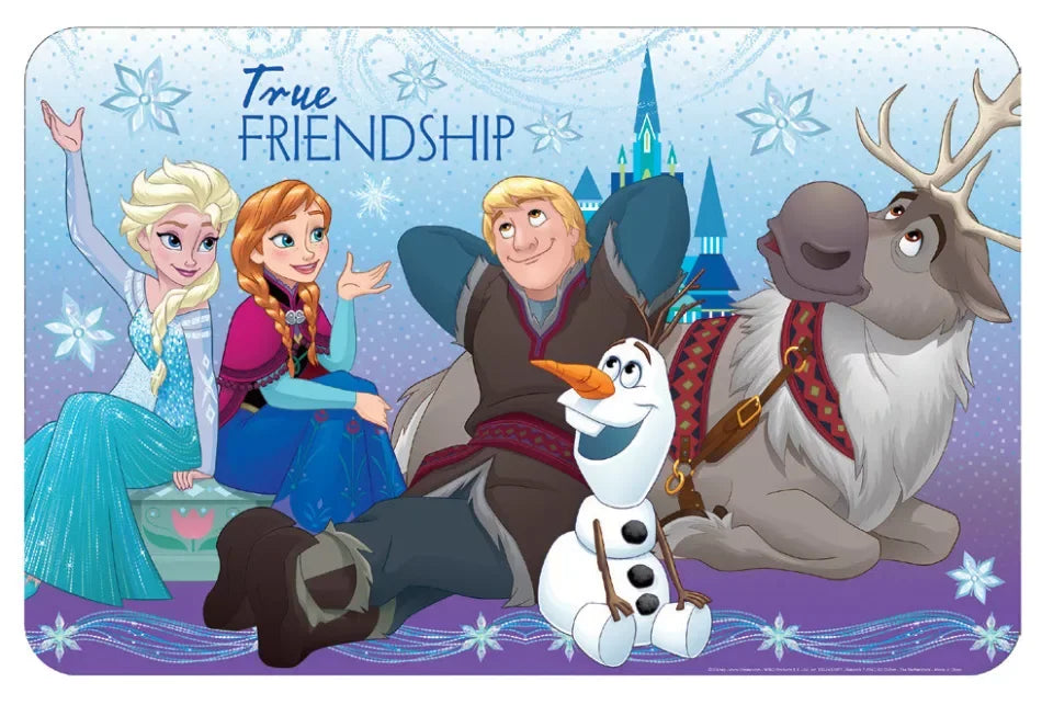 Personagens animados de Frozen sentados juntos em cenário de inverno, com castelo ao fundo.