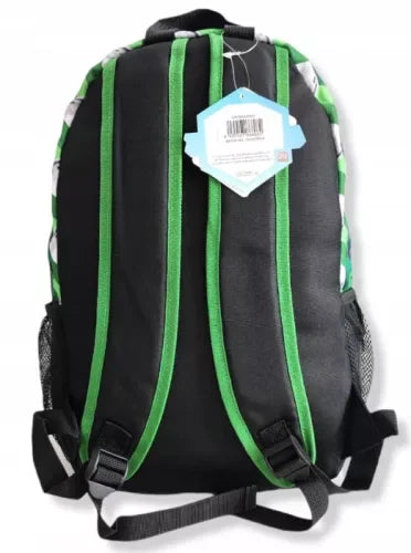 Mochila infantil preta com detalhes verdes, alças acolchoadas e bolsos laterais em tela.