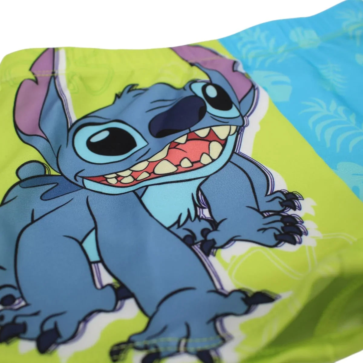 Calção de banho infantil azul e verde com estampa do Stitch, personagem animado.